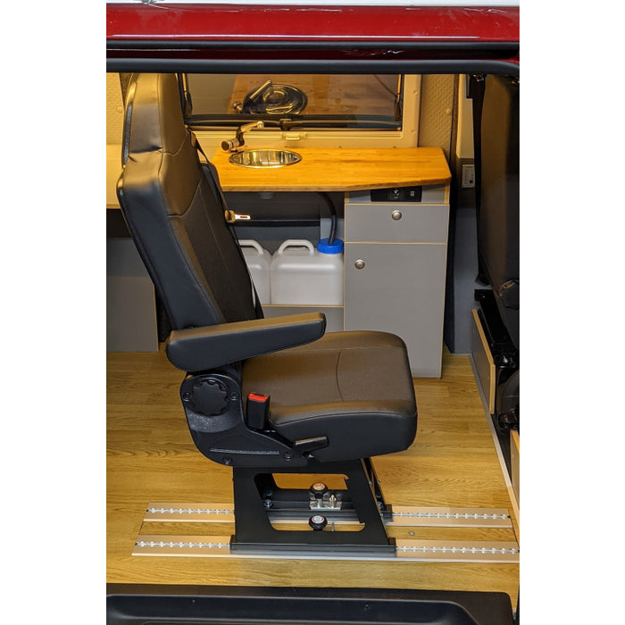 Einzelsitz "PILOT" zum Nachrüsten auf der Ladefläche inkl. Teilegutachten für VW CRAFTER & MAN TGE 2017+